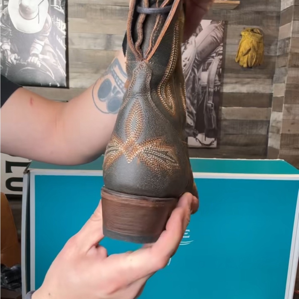 Brown Western-Style Women's Boots - Picture 7 of 9